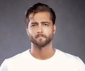 سکانس شاد/امیر مقاره سه بار شام عروسی پدر و مادرش رو خورده/سوتی میده خودشم مرده از خنده