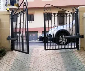 دست فرمون بکر؛ روبروی در پارکینگ ماشین پارکه میترسی بهش بزنی؟ با این نشونه ها عمرا 