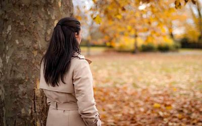 چرا زنان و خانم ها در پاییز افسرده‌اند؟