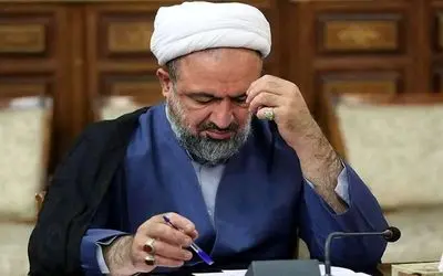 (عکس) خوشحالی یک نماینده از برداشته شدن عمامه رسایی 