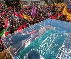 (ویدئو) همراهی جنگنده‌های ارتش با هواپیمای حامل پیکر رهبر شهید