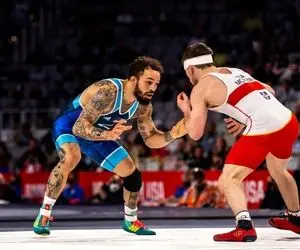 تماشای کشتی مردان توسط زنان چه حکم شرعی دارد؟