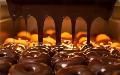 مراحل تماشایی تولید دونات در کارخانه پیشرفته و اتومات آمریکایی؛ آب دهان راه میفته