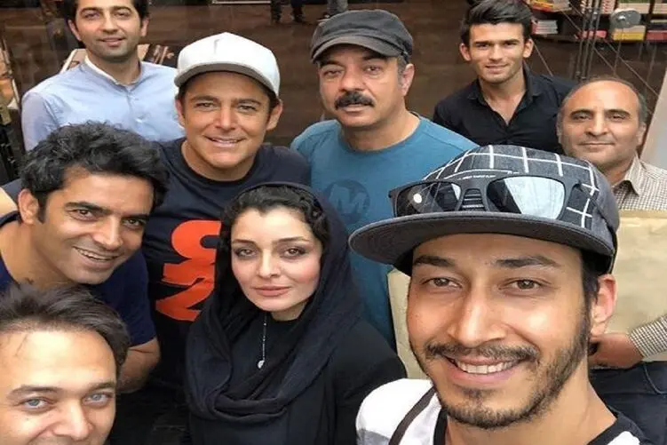 سکانس قهقهه؛ بهرام افشاری تو عروسی آهنگ 6و8 میخونه مهمون مذهبیشون اومد کانالو عوض کرد