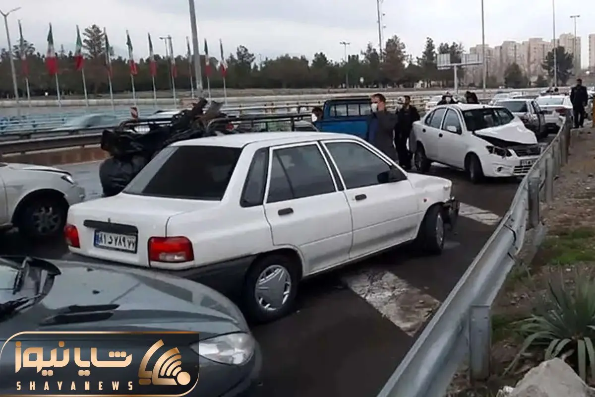 تصادف زنجیره‌ای در اتوبان قم ـ تهران با ۱۱ مصدوم