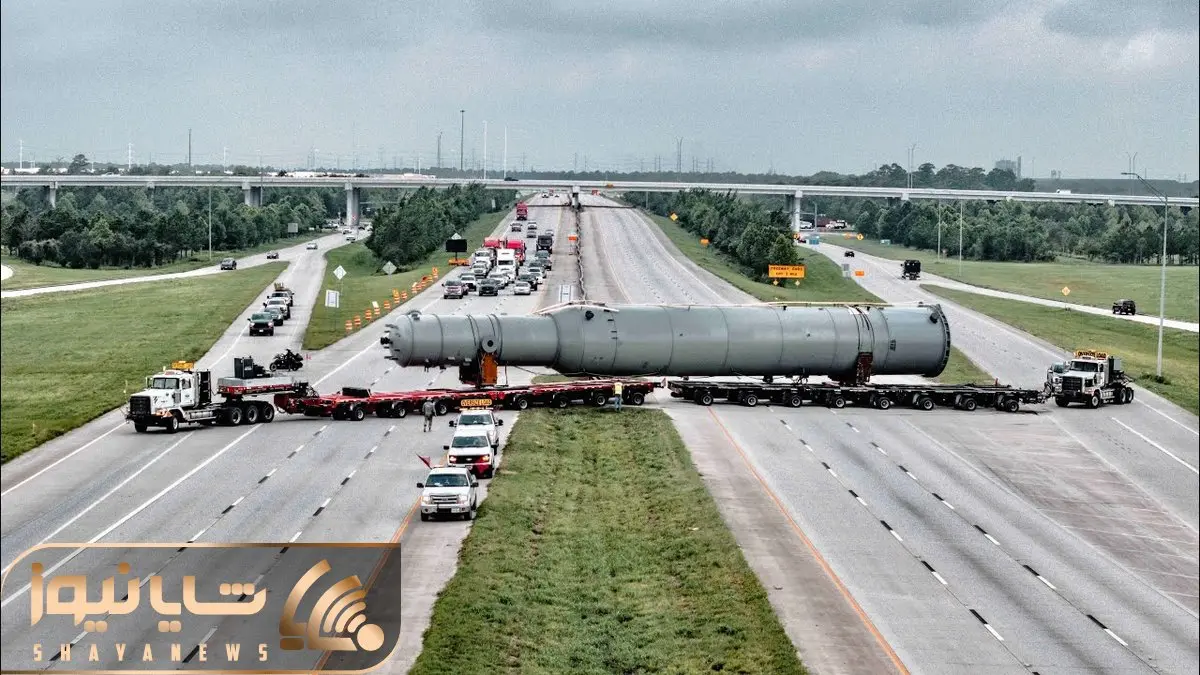 جا به جایی های عظیم؛ عبور دادن کشنده برج تقطیر اندازه برج میلاد از اتوبان با تریلی