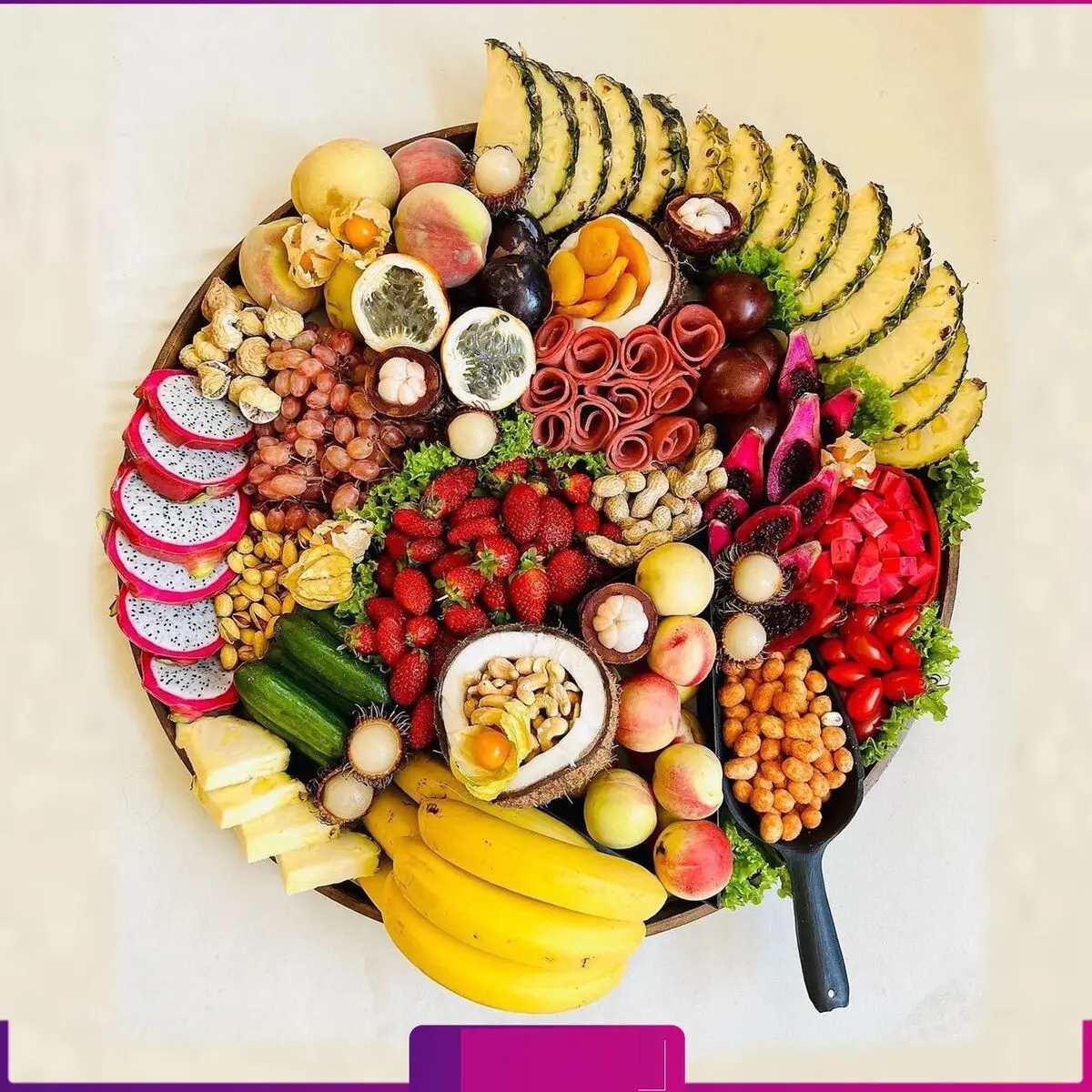 چیدمان میزه مزه شیک