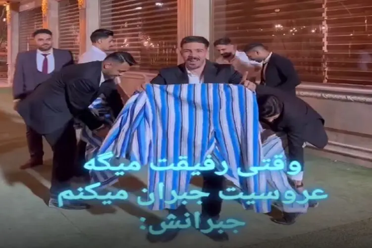 آواز شاد / رفقای داماد پیژامه پوشیدند رفتن وسط مجلس رقصیدن خنده داماد بند نمی آید