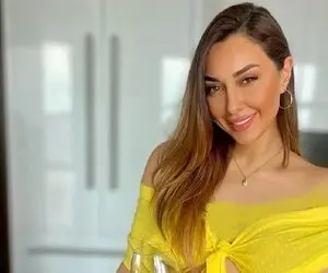 عکس  صدف طاهریان و پوشش نامناسب با روسری!