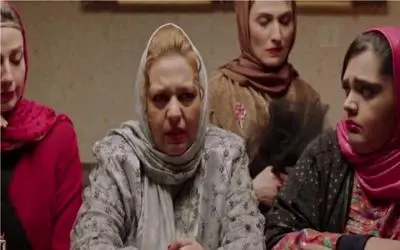 سکانس خندان/دنبال شوهر میگردن بین یزید و خاور/دختره با بوی بد یزید مشکل داره