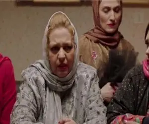 سکانس خندان/دنبال شوهر میگردن بین یزید و خاور/دختره با بوی بد یزید مشکل داره