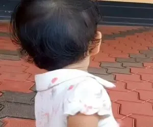 آواز شاد؛ دختر فسقلی و هندی، ایرانی و چینی کورس رقص انداختن فقط هندیهه