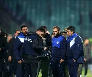 (عکس) فیلمبردار جنجالی دیدار استقلال - ذوب آهن، هوادار سپاهان است!