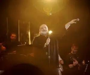 آواز ماندگار؛ علیرضا عصار تو کنسرت حالِ منِ بى تو رو خوند و سالن حالی به حالی کرد