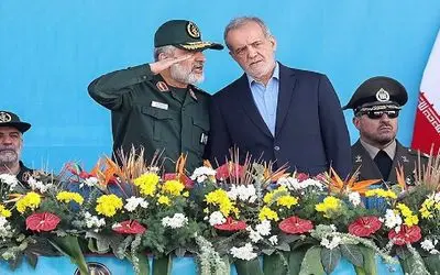 (عکس) حضور پزشکیان بر مزار فرمانده شهید هوافضای سپاه