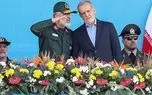 (عکس) حضور پزشکیان بر مزار فرمانده شهید هوافضای سپاه