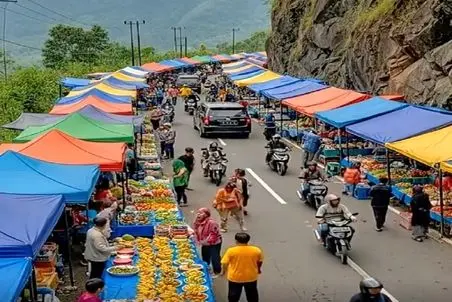 معماری طبیعت؛ کوه منفجر شد مردم بازار رو به فنا داد