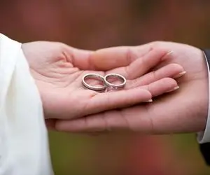 عکس العمل ناجور دختر به خواستگاری دوست پسرش وسط جمعیت!