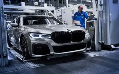 خودرو ساز آلمانی BMW با شکست عظیم بی سابقه رو به رو شد/ فراخوان ۷۰۰ هزار خودرو در چین