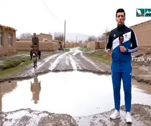 سکانس خندان؛ آقاهه داره گزارش میگیره که یهو خر تصمیم میگیره به گل بشینه روده بر میشی