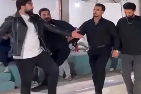 آواز شاد؛ پسره و رفیقاش با دستمال کردی طوری ترکوندن که تو منطقه زلزله 1000ریشتری اومد