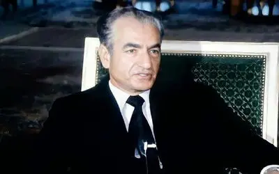 سفر به ایام قدیم سال 1347؛ نگاه عاقل اندرسفیه پسر رضاشاه موقع خوندن مکاتابات 