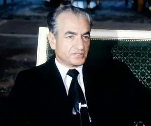 سفر به ایام قدیم سال 1347؛ نگاه عاقل اندرسفیه پسر رضاشاه موقع خوندن مکاتابات 