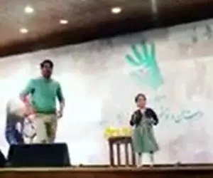 آواز شاد؛ همایون واسه مریضا داره بزن بکوب میخونه دختر بچه شیطون میرقصه سالن رو سرشه