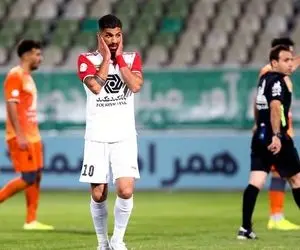 ستاره غایب پرسپولیس در بازی با صنعت‌ نفت آبادان