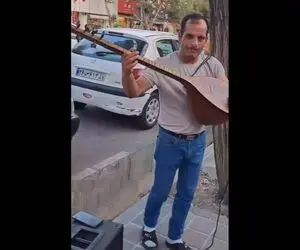 آواز خیابانی؛ ببینید این عاشیق زَن خیابانی چه سوزدار آهنگ ترکی میزنه!