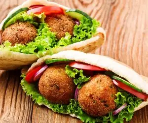 آشپزی حرفه ای؛ طرز تهیه ساندویچ فلافل با این ترفند ها نه خشک میشه نه خمیر