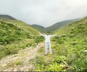 آواز احساسی؛ شوهر مریم مومن سهیل قاصدی چه رقصی تو طبیعت رفت ازش بعید بود