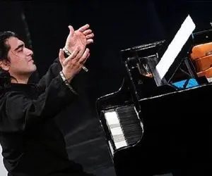 آواز ماندگار؛ سامان احتشامی با چه ترفندی دو تا ساز میزنه و با حس  آه ای صبا رو میخونه