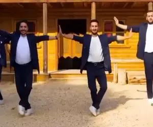 آواز شاد؛ هماهنگی که اینا تو پایکوبی با آهنگ ترکی شاد دارن پسرا تو سربازی ندارن