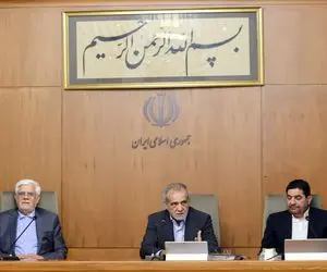 (عکس) شیوه جدید برگزاری جلسات دولت بدون برق!