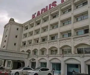 امکانات هتل کادوس رشت شامل چه مواردی است؟
