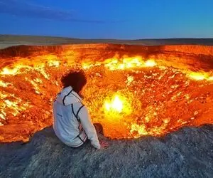 عجایب جهان؛ از یه گودال تو زمین آتیش میزنه بیرون خوفناک و سوزان بهش میگن دروازه جهنم