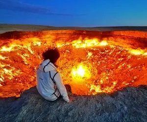 عجایب جهان؛ از یه گودال تو زمین آتیش میزنه بیرون خوفناک و سوزان بهش میگن دروازه جهنم