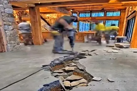 معماری خلاقانه؛ کف پذیرایی رو کندن رود ساختن وسط انقد محشر شد که نمیشه ازش چشم برداشت