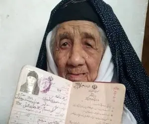 (عکس) فاطمه نوروزی مادر 122 ساله تربتی واکسن کرونا زد