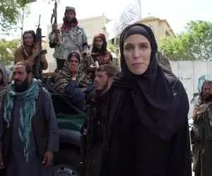 (عکس) تغییر پوشش خبرنگار CNN بعد از تسلط طالبان