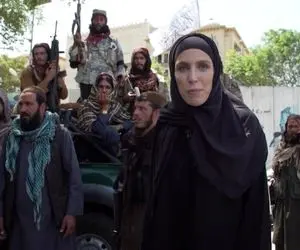 (عکس) تغییر پوشش خبرنگار CNN بعد از تسلط طالبان