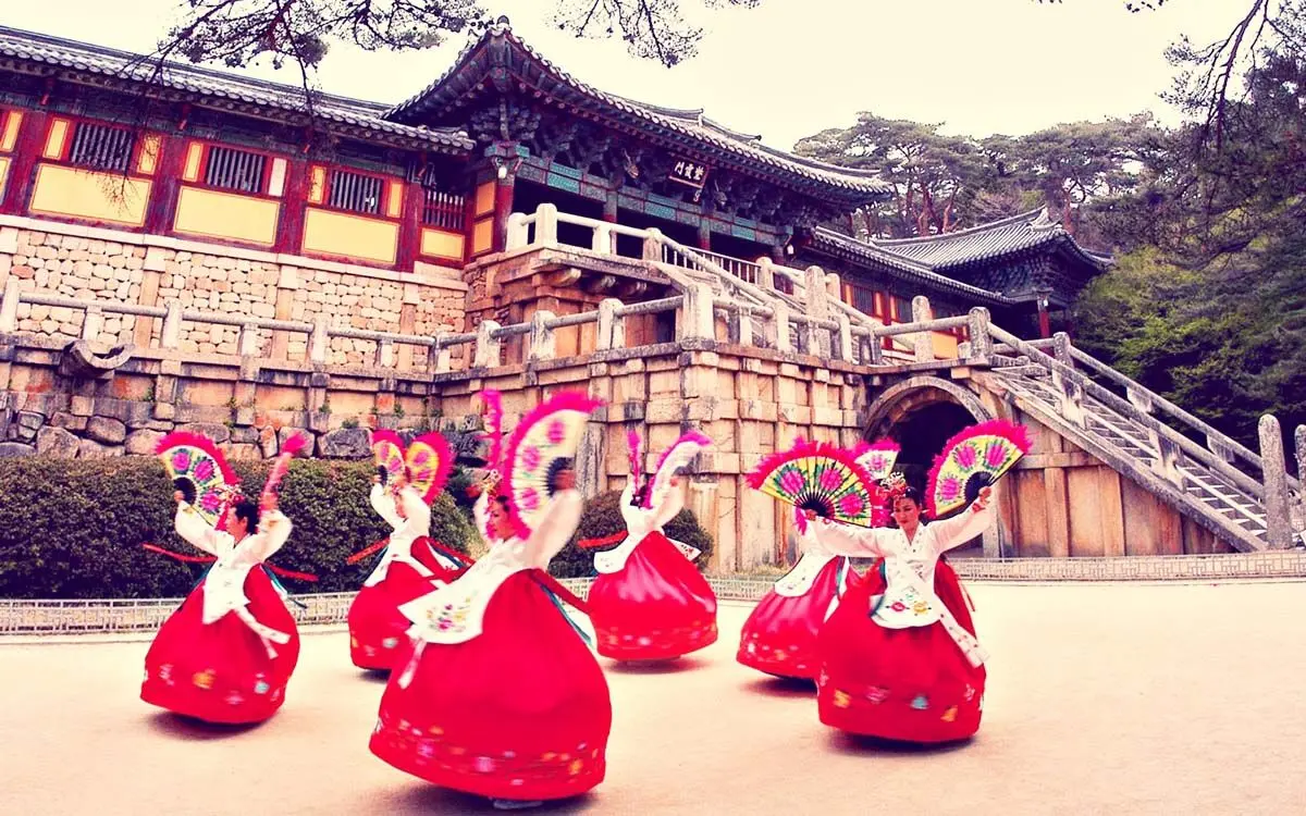 korean-tourism-is-particularly-interested-in-vietnamese-market-25-.2400