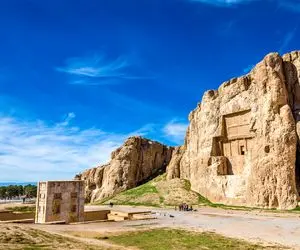 (عکس) نقش رستم در شرف ویرانی، مسئولان مربوطه چرا رسیدگی نمی کنند؟