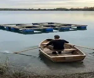 معماری خلاقانه؛ ویلای معلق و شناور روی آب ساخت شبی خداتومن اجاره میده