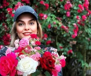 پاراگلایدر سواری؛ تفریح لاکچری خانم بازیگر!