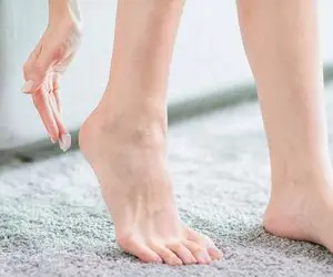ترفندهای خانگی؛ راه حل خونگی واسه سفیدی و رفع ترک پاشنه پا