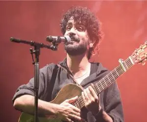 آواز احساسی/عرفان از در سکوت شب خانه زد فریاد خوند مردم از خودش بلندتر همراهی میکنند
