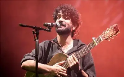 آواز احساسی/عرفان از در سکوت شب خانه زد فریاد خوند مردم از خودش بلندتر همراهی میکنند