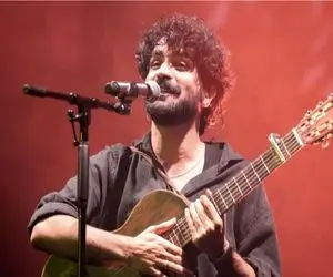 آواز احساسی/عرفان از در سکوت شب خانه زد فریاد خوند مردم از خودش بلندتر همراهی میکنند